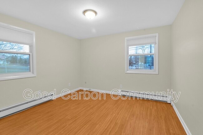 Building Photo - 1190 Orchard Park Rd