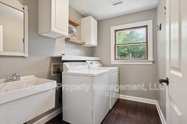 Building Photo - 11 Blacksmythe Ln