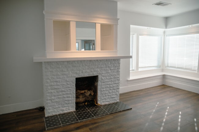 Building Photo - 137 25th St