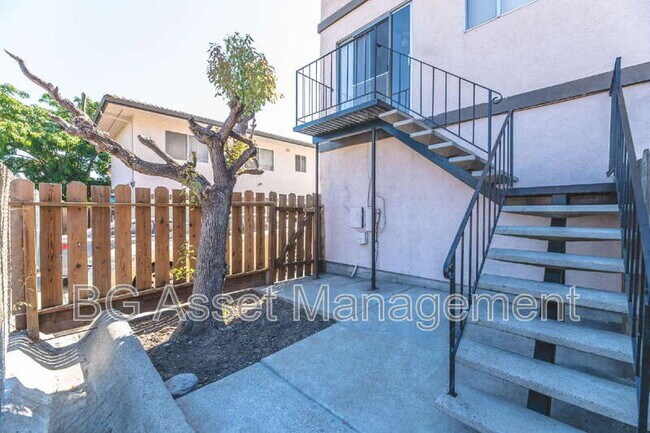 Building Photo - 547 Rodeo Ave