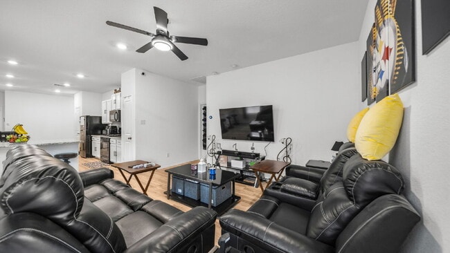 Building Photo - Spacious, well-maintained 4-bedroom, 2-bath single-story home designed for comfortable everyday l...
