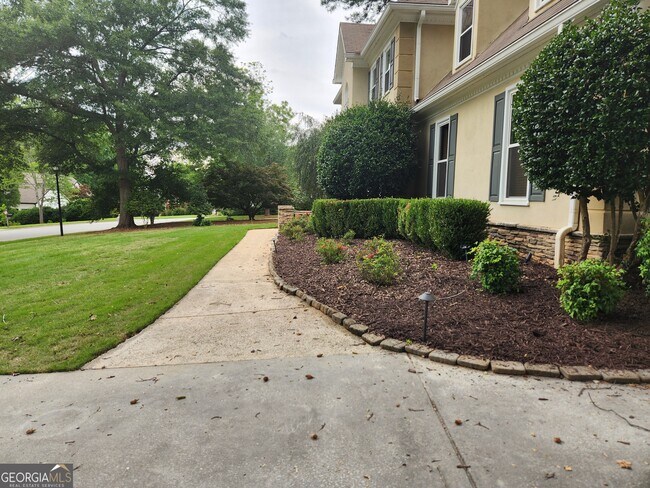 Building Photo - 270 S Shore Dr