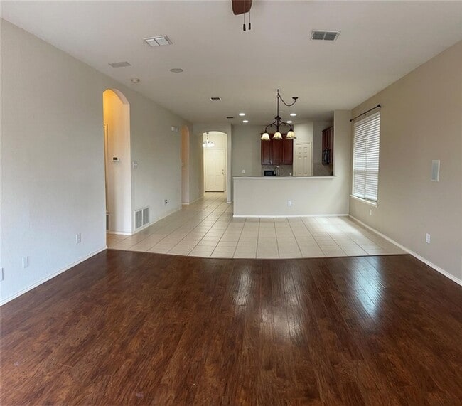 Building Photo - 5733 Pebble Ridge Dr