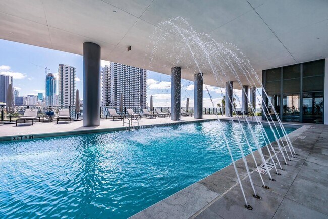 Building Photo - 1600 NE 1st Ave