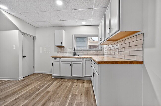 Building Photo - 1409 Hamill Ave