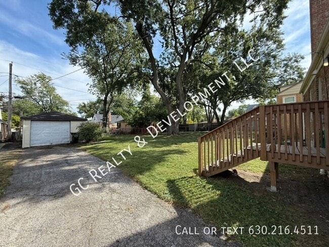 Building Photo - 837 7th Ave