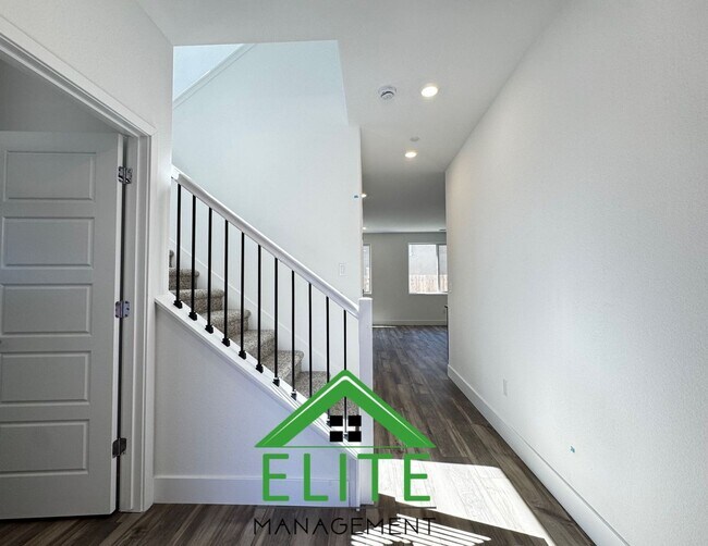 Building Photo - Spacious 4-Bedroom Home in Prime Folsom Lo...