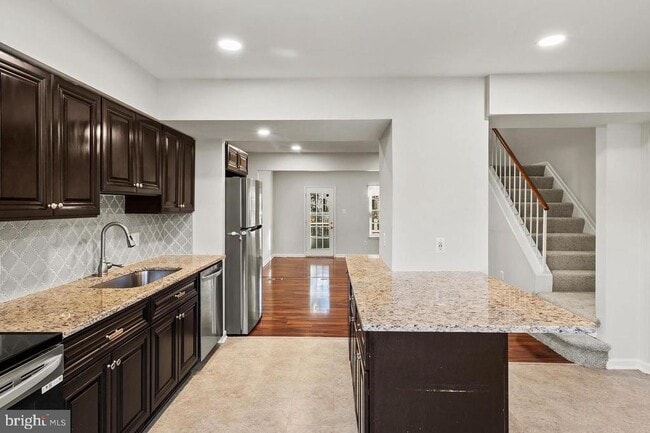 Building Photo - 7000 Ducketts Ln