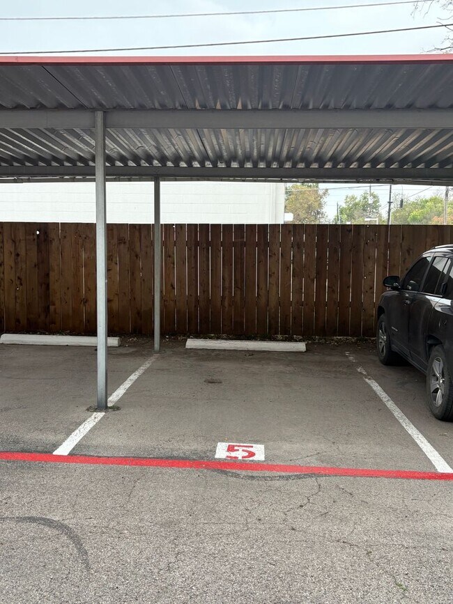 Building Photo - Charming & Updated Condo in Prime Austin Location!