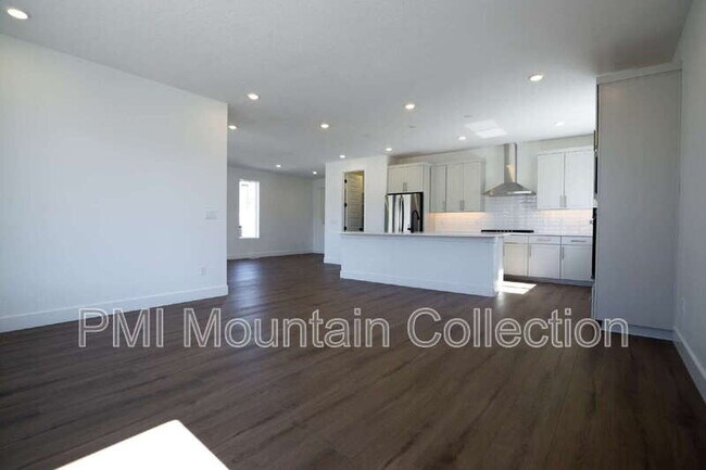 Building Photo - 459 Rimrock Ln
