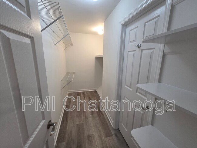 Building Photo - 3717 Crestview Pl