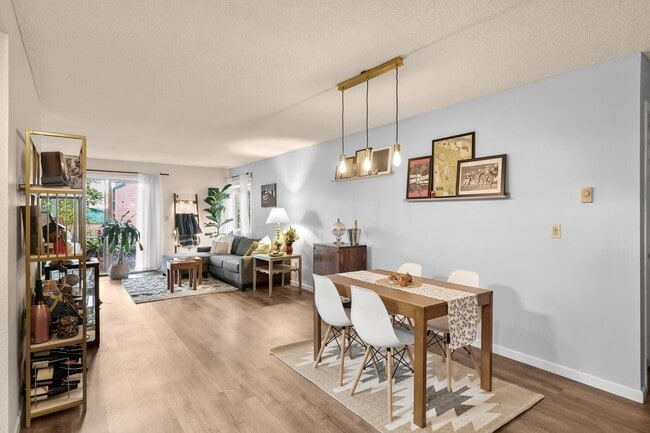 Building Photo - Lovely 2 Bedroom/1.5 Bath Mt Park Condo w/ Garage