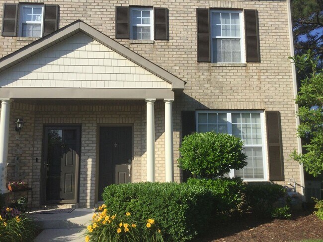 Building Photo - 2037 Smallbrooke Ct