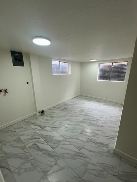 Building Photo - 8169 Ivy Dr