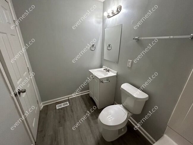 Building Photo - Charming 3-Bedroom, 2-Bathroom Home / Pet-...