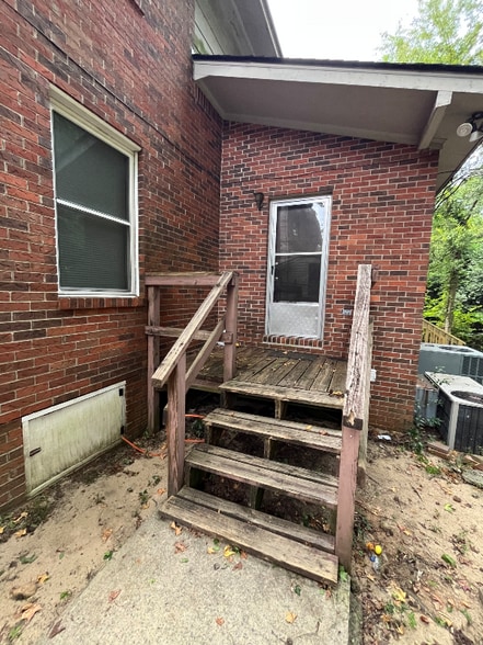 Building Photo - 416 N Lucas St