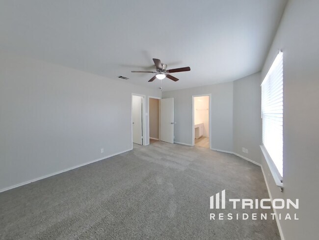 Building Photo - 9418 Live Point