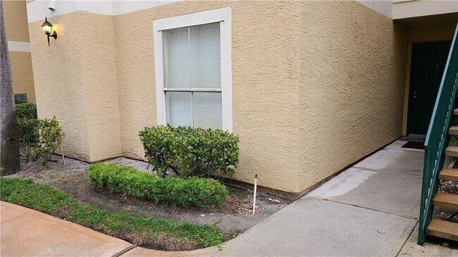 Building Photo - 805 Riverside Dr