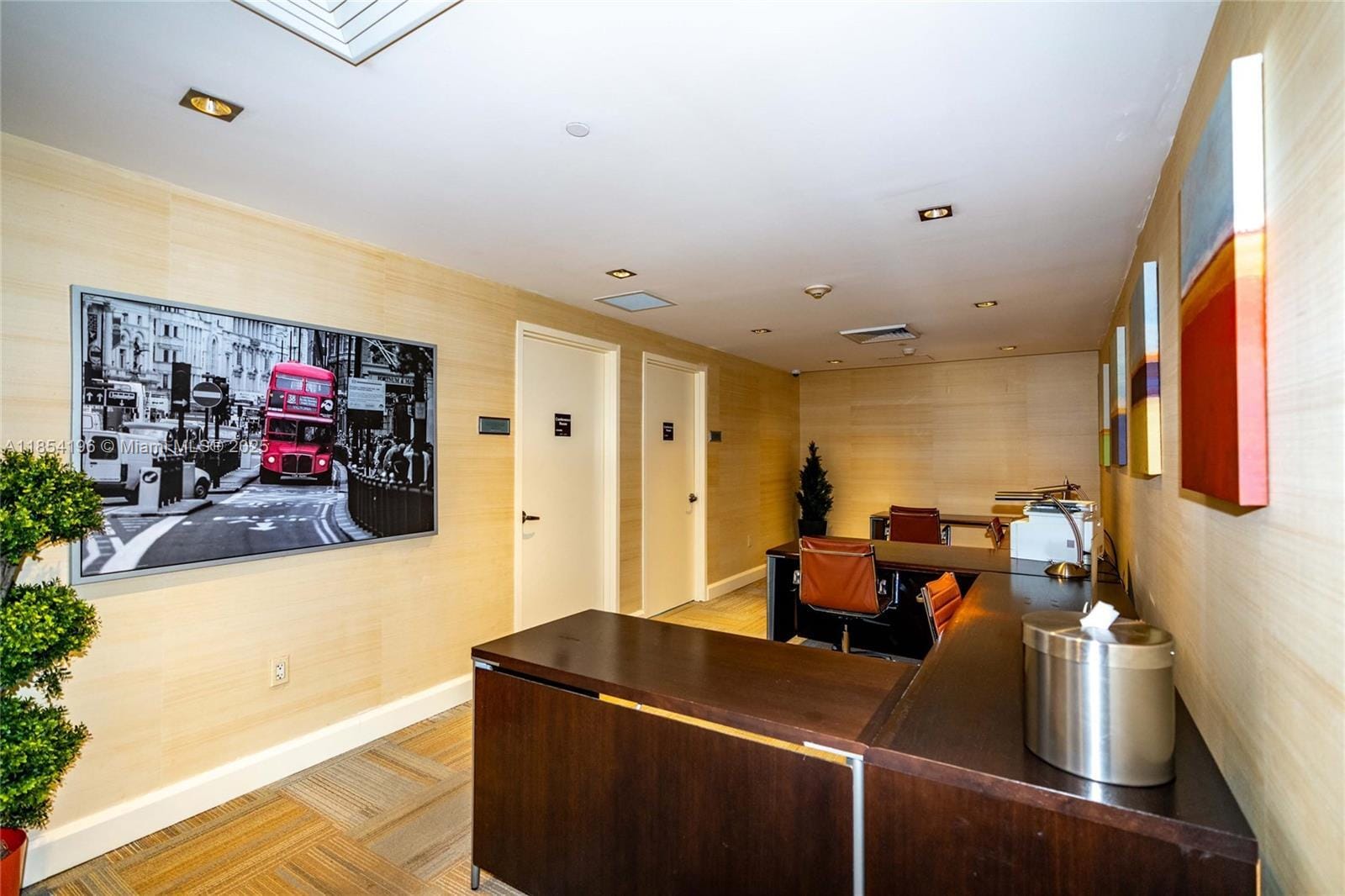 Building Photo - 950 Brickell Bay Dr