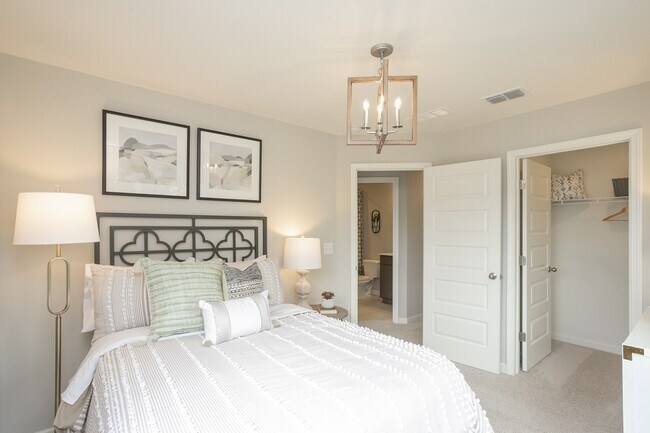 Building Photo - 5339 Bellflower Hls