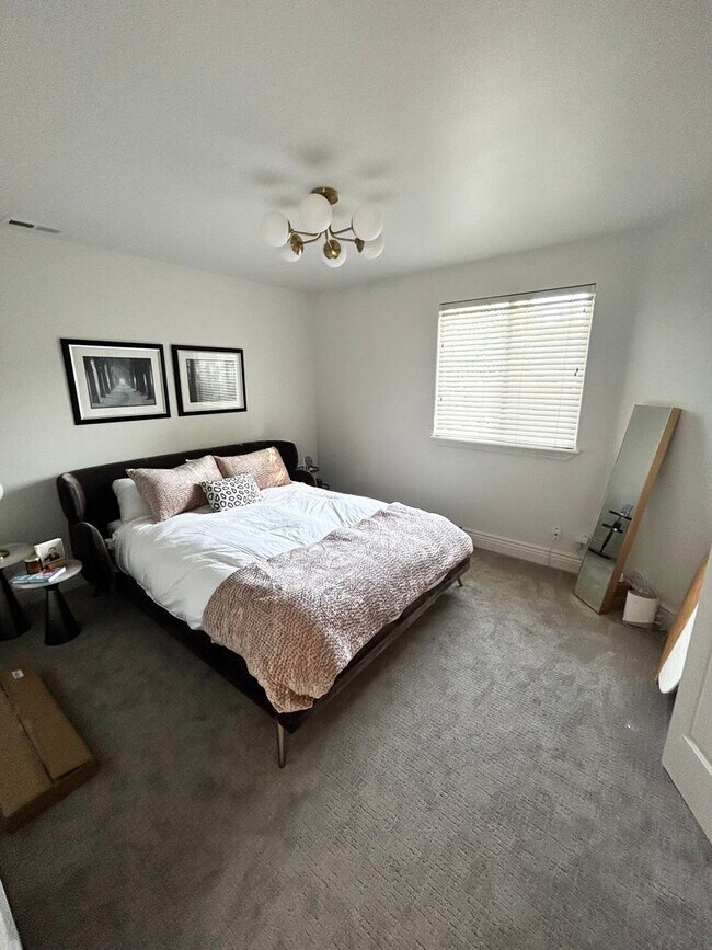 Building Photo - $2,350.00 BACK on The Market, Ready now/ C...