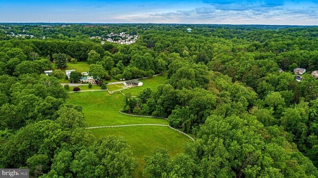 Building Photo - 607 E Wheel Rd