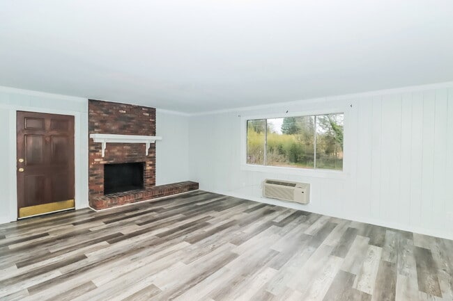 Building Photo - Studio Apartment In Hickory!