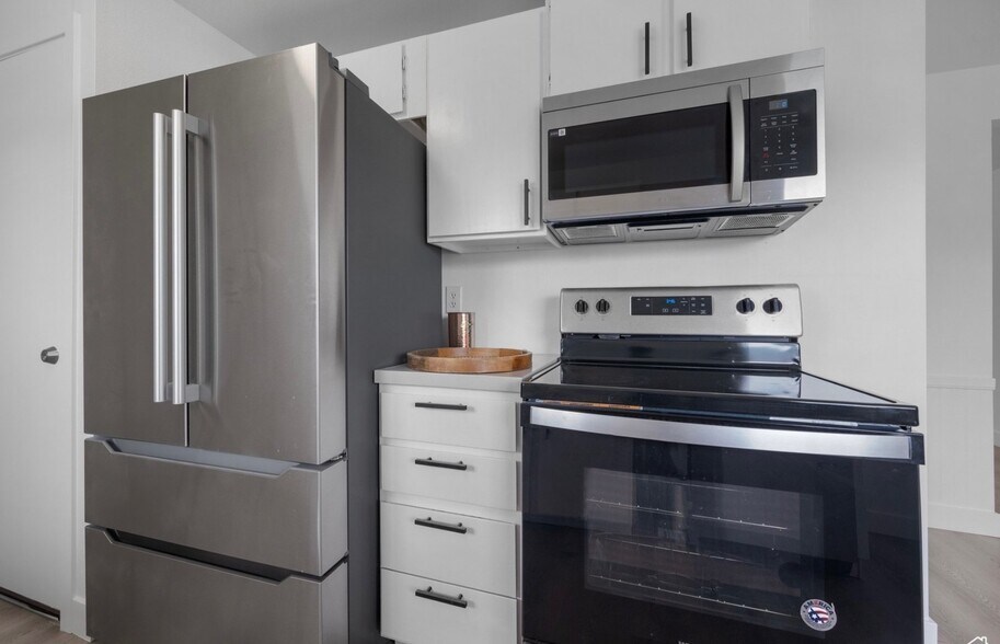 Building Photo - 686 Tomahawk Dr