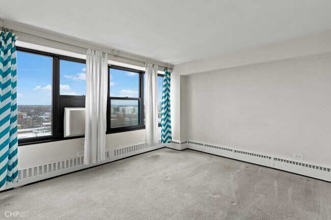 Building Photo - 6030 N Sheridan Rd