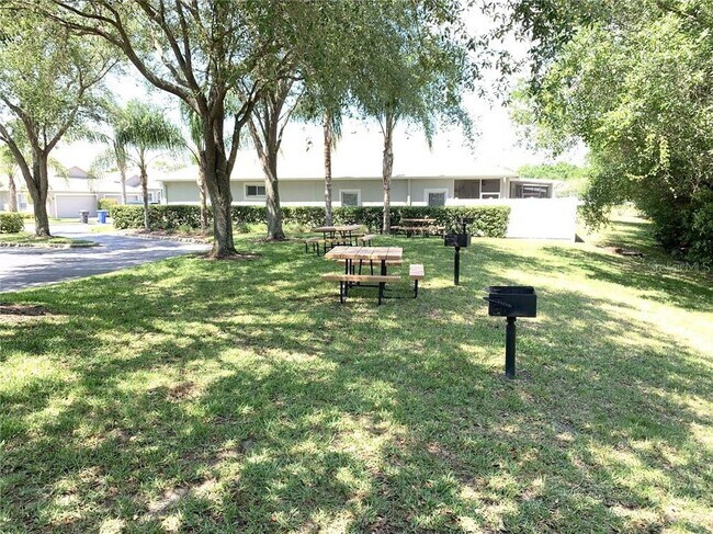 Building Photo - 10126 Mowry Ln