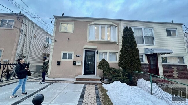 Building Photo - 256 STREET