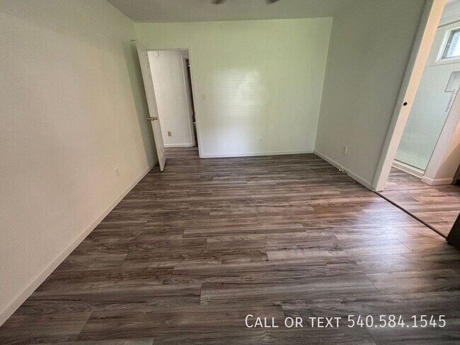 Building Photo - 6421 Orchard View Ln
