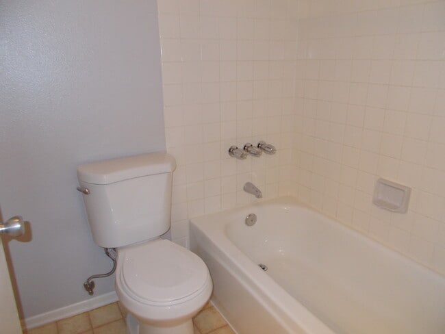 Building Photo - Terrific 2Br/2Ba upper Condo in StoneyBrook