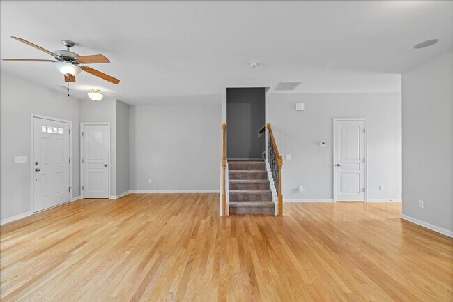 Building Photo - Well Maintained Three Bedroom Home!