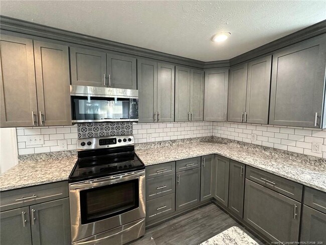 Building Photo - 929 Fleetwood Dr