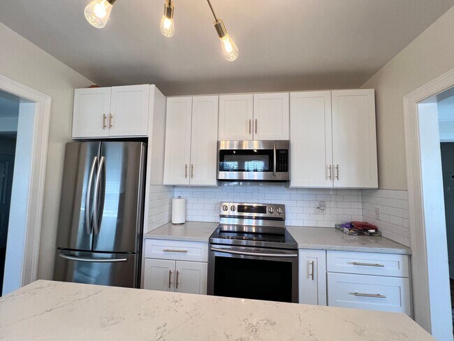 Building Photo - $500 MOVE IN SPECIAL!!! Fully Updated Home in San Leandro Available for Rent!!