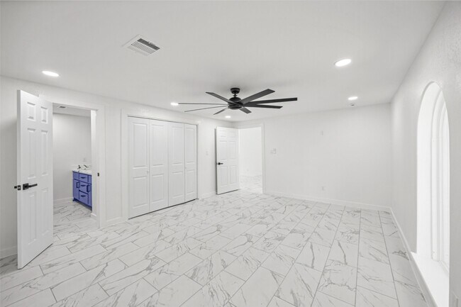 Building Photo - 12831 Nyack Dr