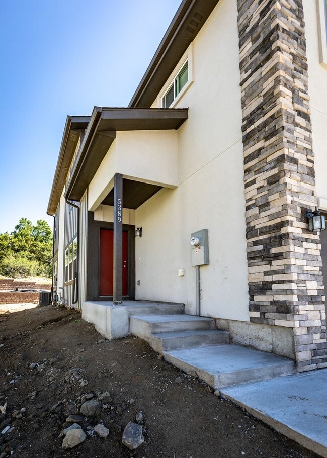 Building Photo - 5389 Sky Top Ln