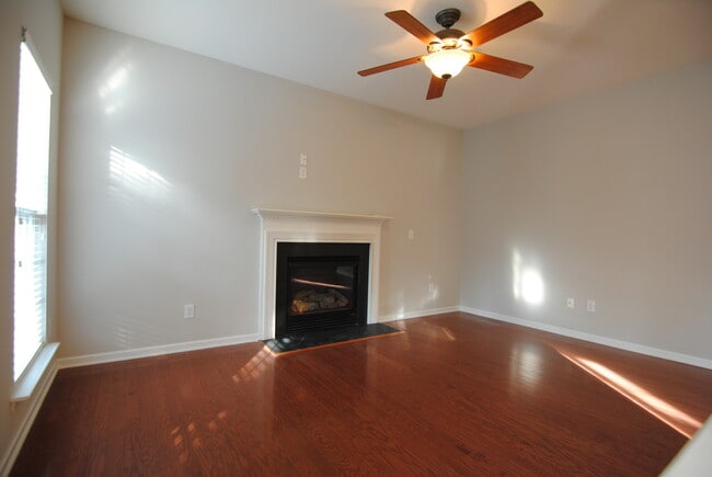 Building Photo - 10722 Edmundson Ave