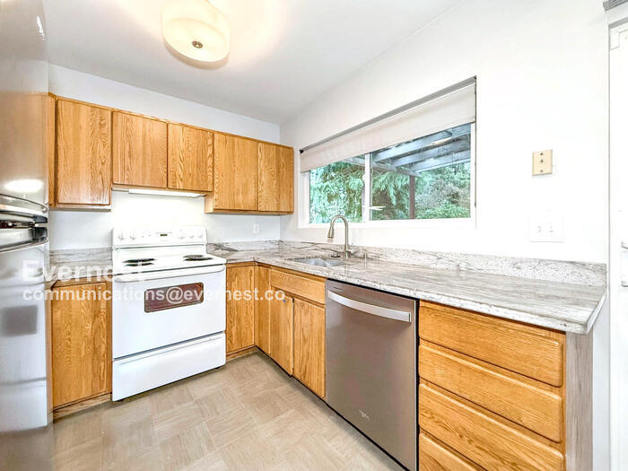 Building Photo - 13787 NE 77th Pl