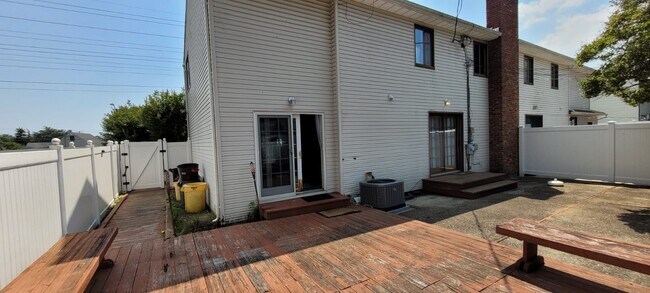 Building Photo - 6 Albergo Ct