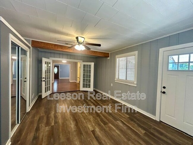 Building Photo - 122 E Dalzell St
