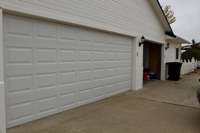 Building Photo - Gorgeous