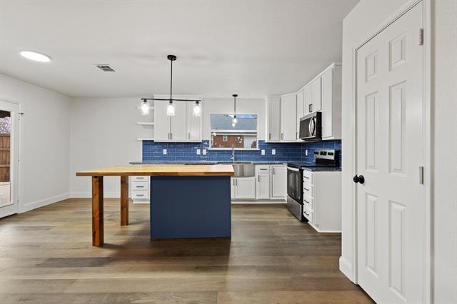 Building Photo - 1713 Pebblebrook Ln