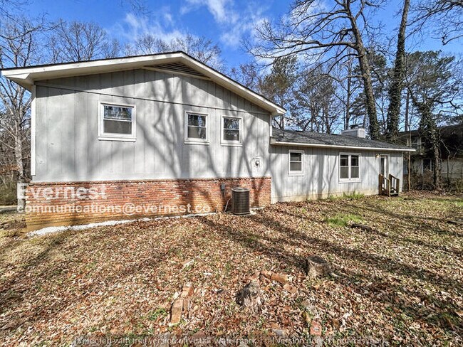 Building Photo - 3 Bed/2 Bath Home with Attached Garage / Pet-Friendly / Available Now!