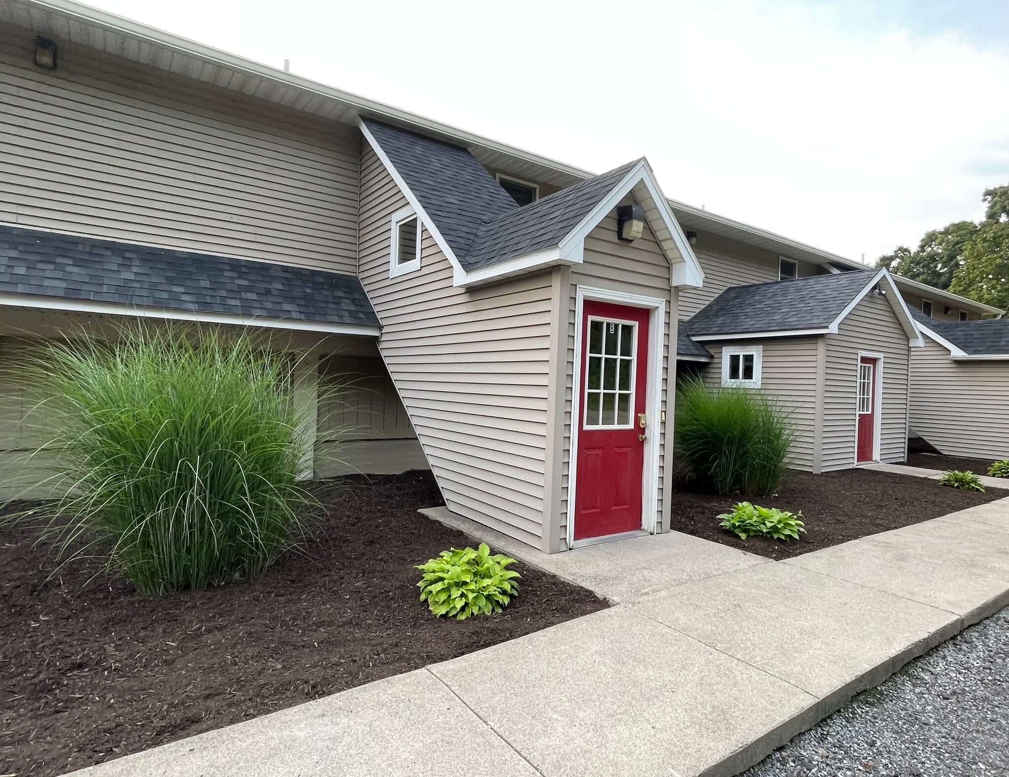 3 BEDROOM - 118 Riverside Dr