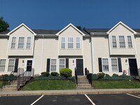 Building Photo - 2 Bedroom Townhouse off Wiggington Road