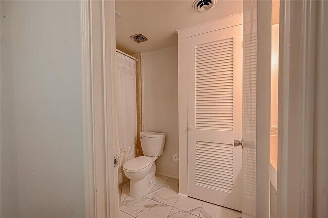 Building Photo - 642 S Ripple Creek Dr