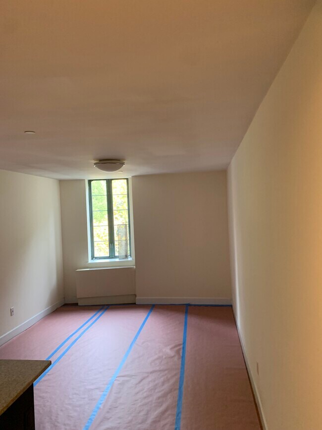 Building Photo - 8315 Kew Gardens Rd