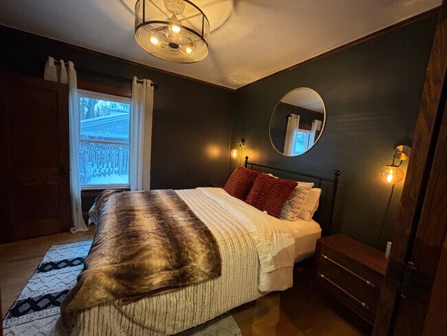 Building Photo - 717 S Fairview St